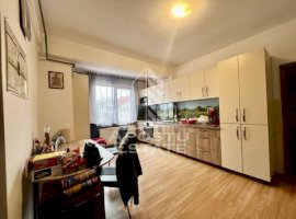 Apartament pe 2 niveluri, 3 camere, 2 bai, lift, zona Lunei