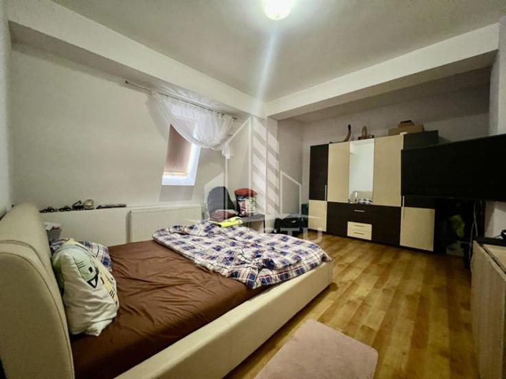 Apartament pe 2 niveluri, 3 camere, 2 bai, lift, zona Lunei