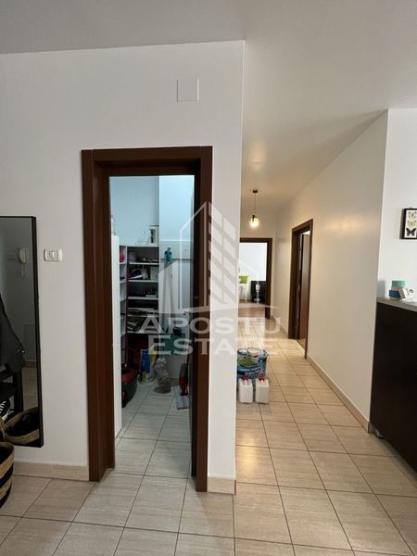 Apartament cu 3 camere la parter in zona Soarelui,  bloc nou