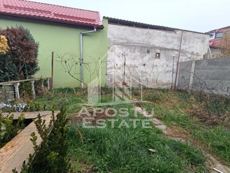 Casa la curte comuna, necesita renovare, situata in zona Dambovita.