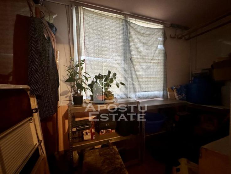 Apartament cu 2 camere, decomandat, centrala, etajul 2, zona Freidorf