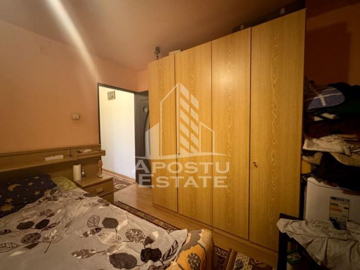 Apartament cu 2 camere, decomandat, centrala, etajul 2, zona Freidorf