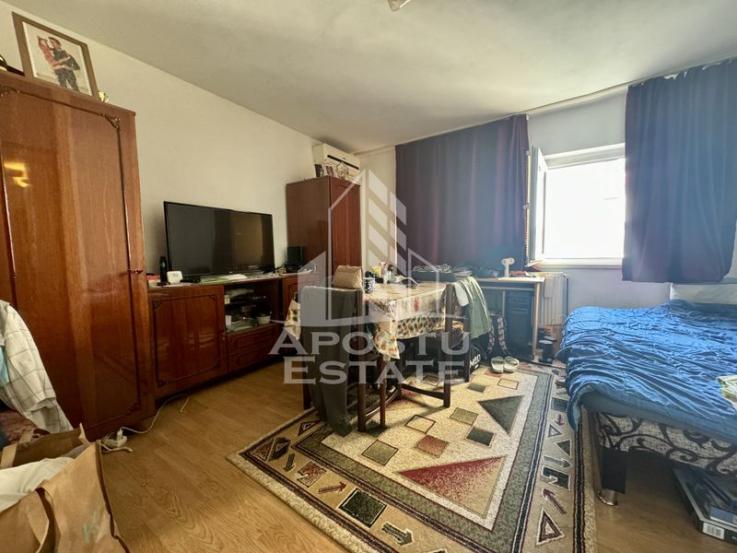 Apartament cu 2 camere, decomandat, centrala, etajul 2, zona Freidorf