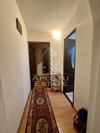 Apartament cu 2 camere, decomandat, centrala, etajul 2, zona Freidorf