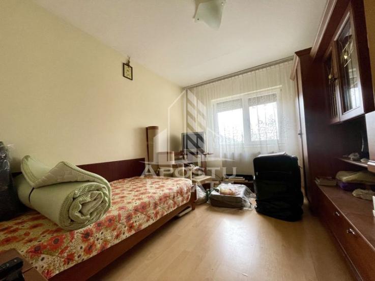 Apartament cu 3 camere, etajul 2, centrala proprie, zona Soarelui