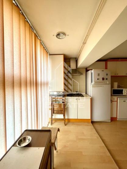 Apartament cu 3 camere, etajul 2, centrala proprie, zona Soarelui