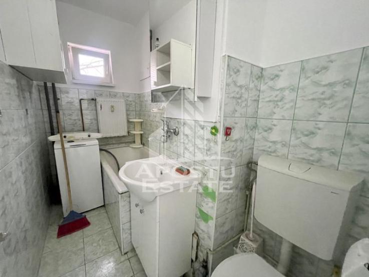 Apartament cu 3 camere, centrala proprie, zona Sagului