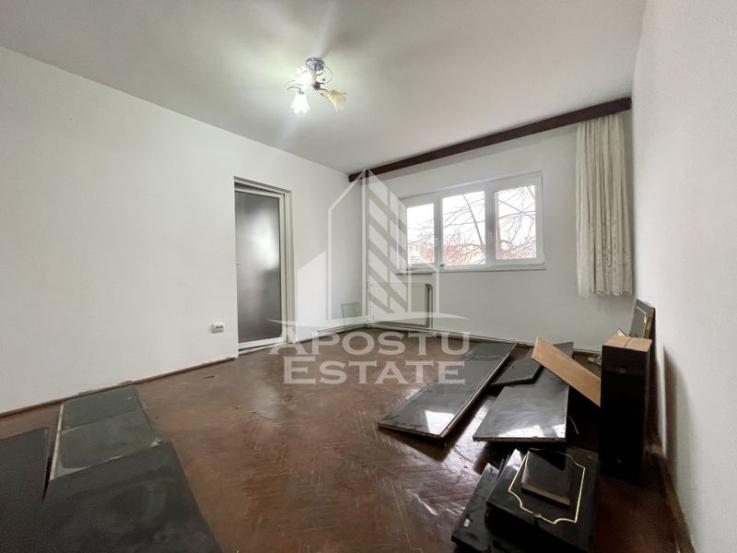 Apartament cu 3 camere, centrala proprie, zona Sagului