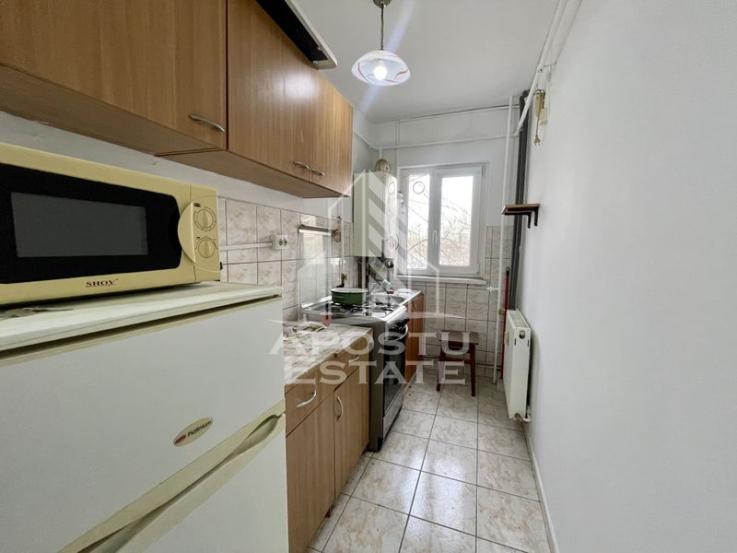 Apartament cu 3 camere, centrala proprie, zona Sagului