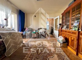 Apartament cu 3 camere, centrala proprie noua, etaj 2, zona Dambovita