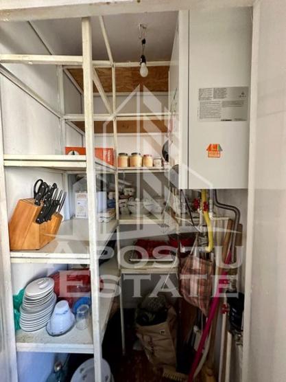 Apartament cu 3 camere, centrala proprie noua, etaj 2, zona Dambovita