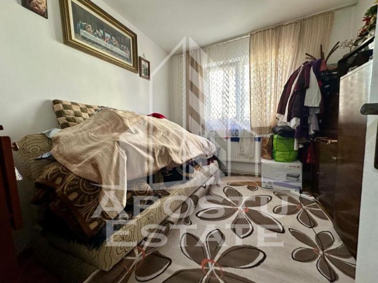 Apartament cu 3 camere, centrala proprie noua, etaj 2, zona Dambovita