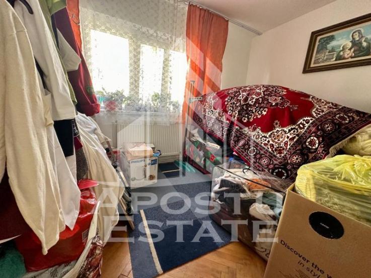 Apartament cu 3 camere, centrala proprie noua, etaj 2, zona Dambovita