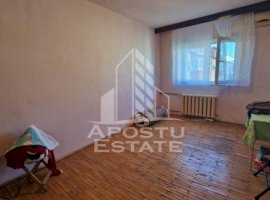 Apartament cu o camera, etaj intermediar, zona Lipovei