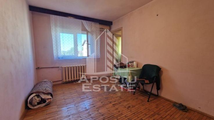 Apartament cu o camera, etaj intermediar, zona Lipovei