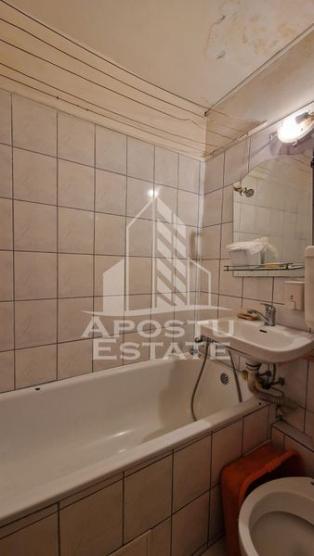 Apartament cu o camera, etaj intermediar, zona Lipovei