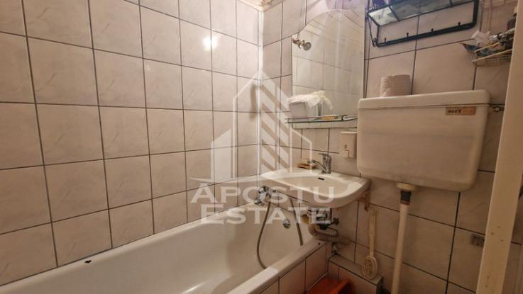 Apartament cu o camera, etaj intermediar, zona Lipovei