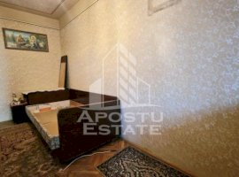 Apartament cu 3 camere, centrala proprie, etaj 3, zona Dacia