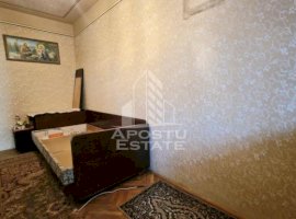 Apartament cu 3 camere, centrala proprie, etaj 3, zona Dacia