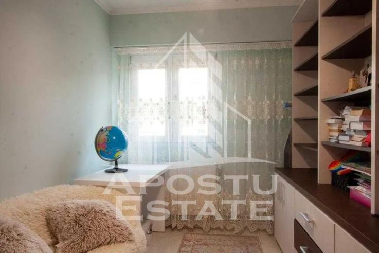 Apartament cu 4 camere, 2 bai, Centrala Proprie, Lipovei