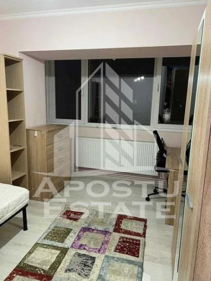 Apartament cu 4 camere, 2 bai, Centrala Proprie, Lipovei