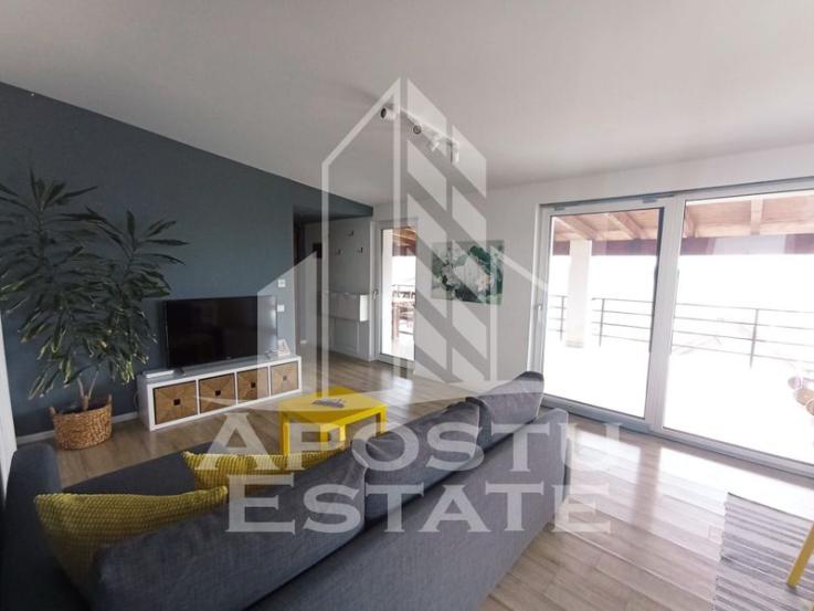 Apartament cu 3 camere, tip penthouse, loc de parcare, zona Crisan