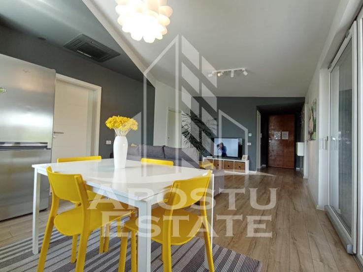 Apartament cu 3 camere, tip penthouse, loc de parcare, zona Crisan