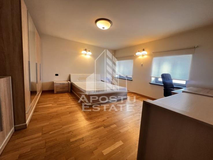 Apartament cu 3 camere pe 2 nivele, etajul 2, Piata Unirii