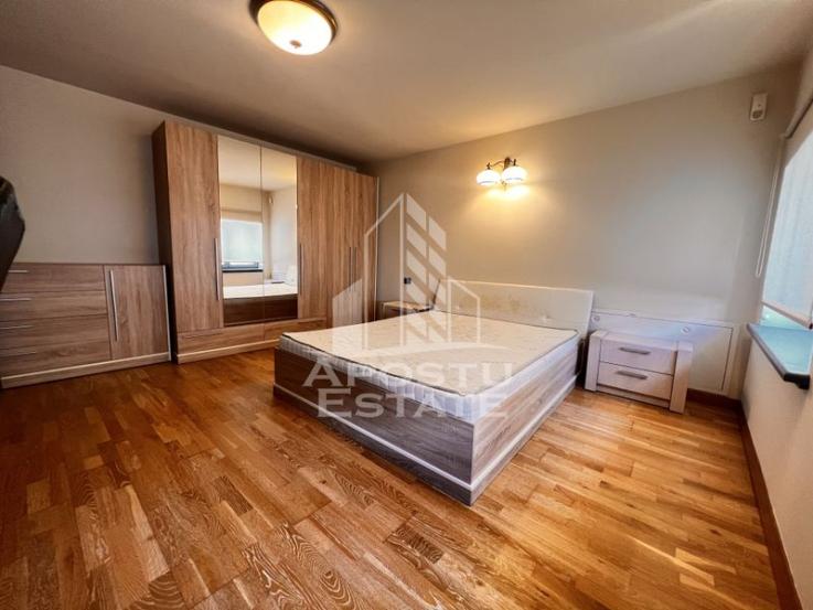 Apartament cu 3 camere pe 2 nivele, etajul 2, Piata Unirii