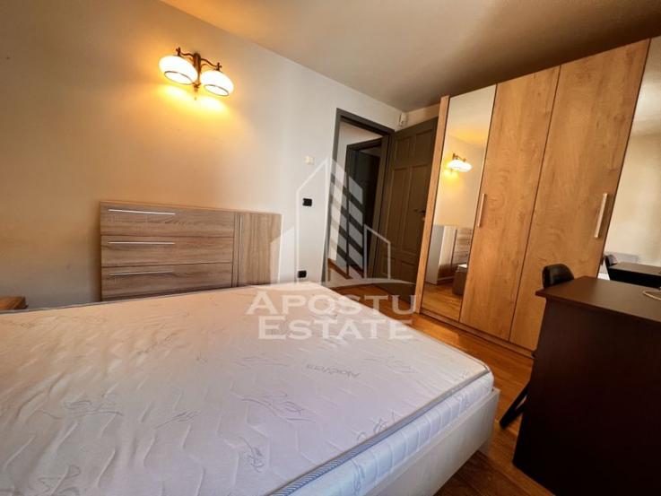 Apartament cu 3 camere pe 2 nivele, etajul 2, Piata Unirii