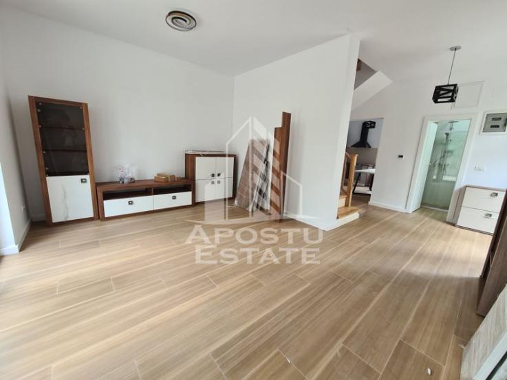 Apartament 3 camere, centrala proprie, loc de parcare.