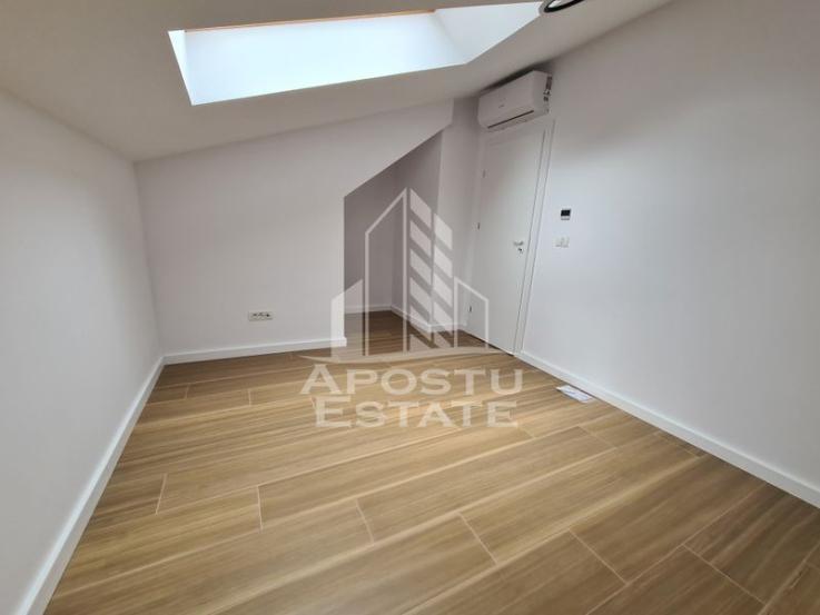 Apartament 3 camere, centrala proprie, loc de parcare.