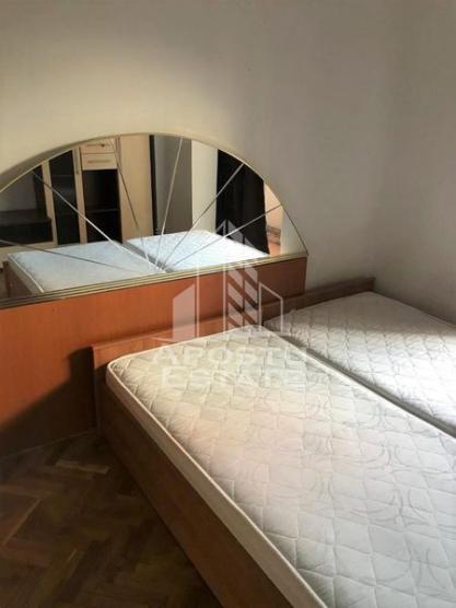 Apartament cu 4 camere 80mp 2 bai Decomandat in zona Mircea cel Batran