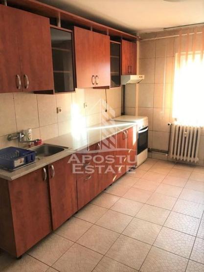 Apartament cu 4 camere 80mp 2 bai Decomandat in zona Mircea cel Batran