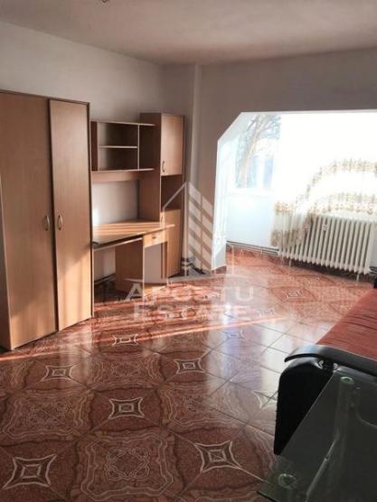 Apartament cu 4 camere 80mp 2 bai Decomandat in zona Mircea cel Batran