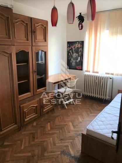 Apartament cu 4 camere 80mp 2 bai Decomandat in zona Mircea cel Batran