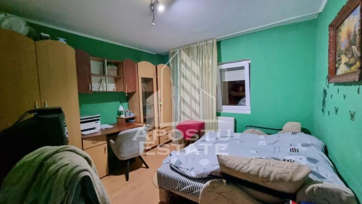 Apartament 2 camere, etaj intermediar, centrala proprie, zona Lipovei