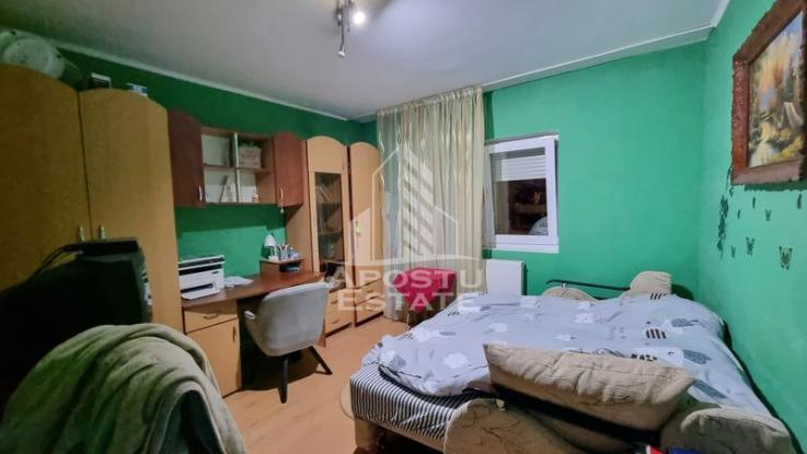 Apartament 2 camere, etaj intermediar, centrala proprie, zona Lipovei