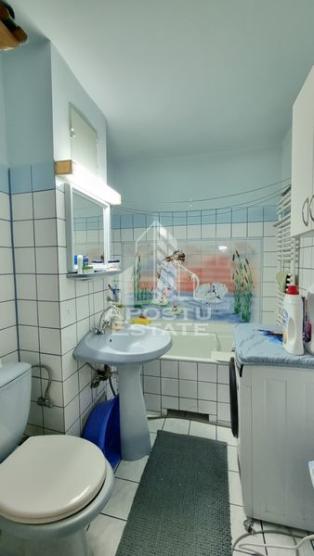 Apartament 2 camere, etaj intermediar, centrala proprie, zona Lipovei