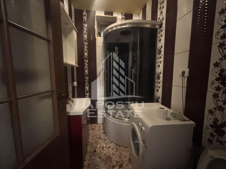 Apartament cu 2 camere la curte comuna, centrala termica, boxa de 50mp