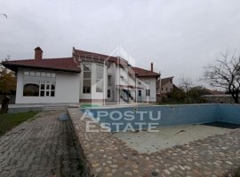 Vilă spațioasă cu piscină și teren generos (2500 mp) + teren de tenis!