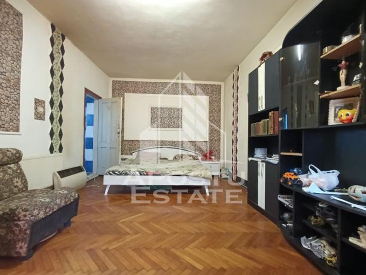 Apartament 4 camere, decomandat, necesita renovare, Pentru investitie!