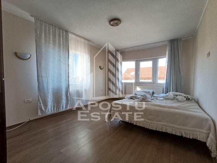 Casa P+1+M 9 camere, 3 bai, doua bucatarii, perfecta pentru investitie