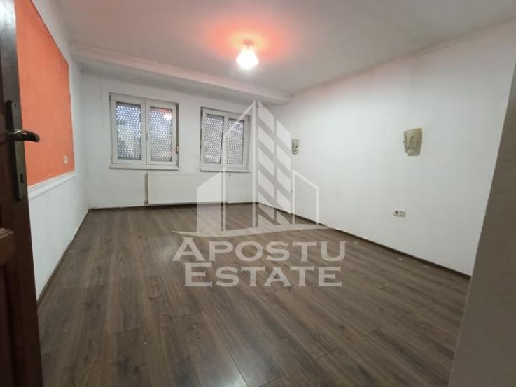 Casa P+1+M 9 camere, 3 bai, doua bucatarii, perfecta pentru investitie