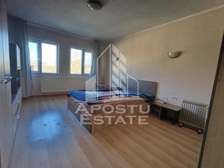 Casa P+1+M 9 camere, 3 bai, doua bucatarii, perfecta pentru investitie