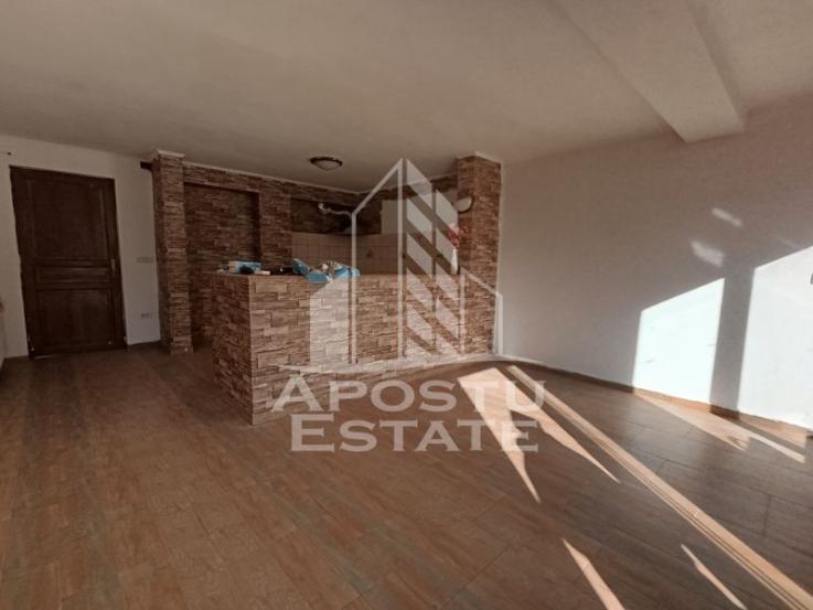 Casa P+1+M 9 camere, 3 bai, doua bucatarii, perfecta pentru investitie