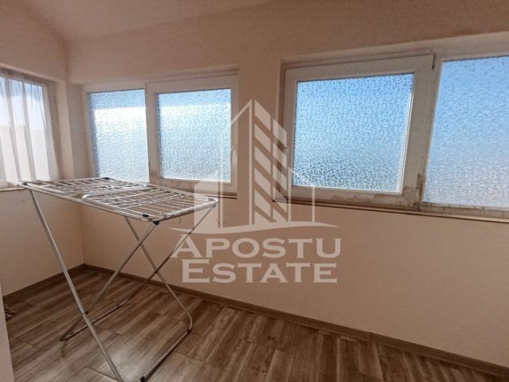 Casa P+1+M 9 camere, 3 bai, doua bucatarii, perfecta pentru investitie