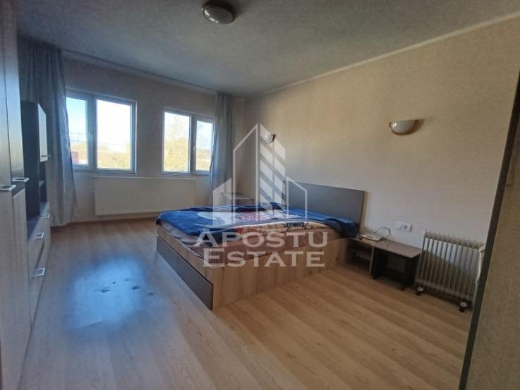 Casa P+1+M 9 camere, 3 bai, doua bucatarii, perfecta pentru investitie