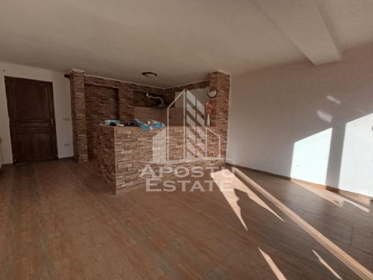 Casa P+1+M 9 camere, 3 bai, doua bucatarii, perfecta pentru investitie