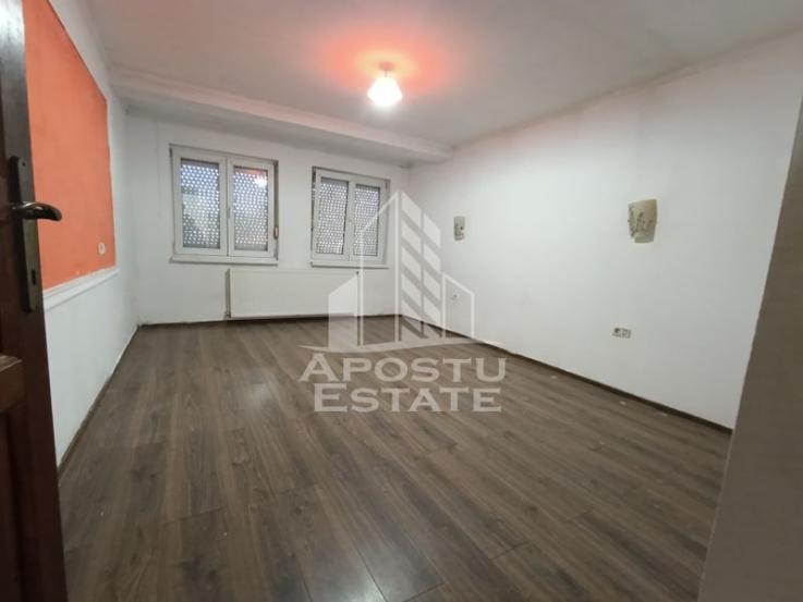 Casa P+1+M 9 camere, 3 bai, doua bucatarii, perfecta pentru investitie